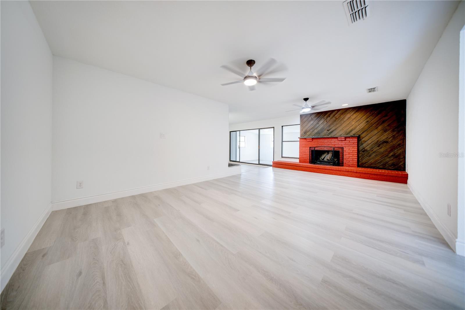 Image 5 of 38 For 2525 Poinsetta Avenue