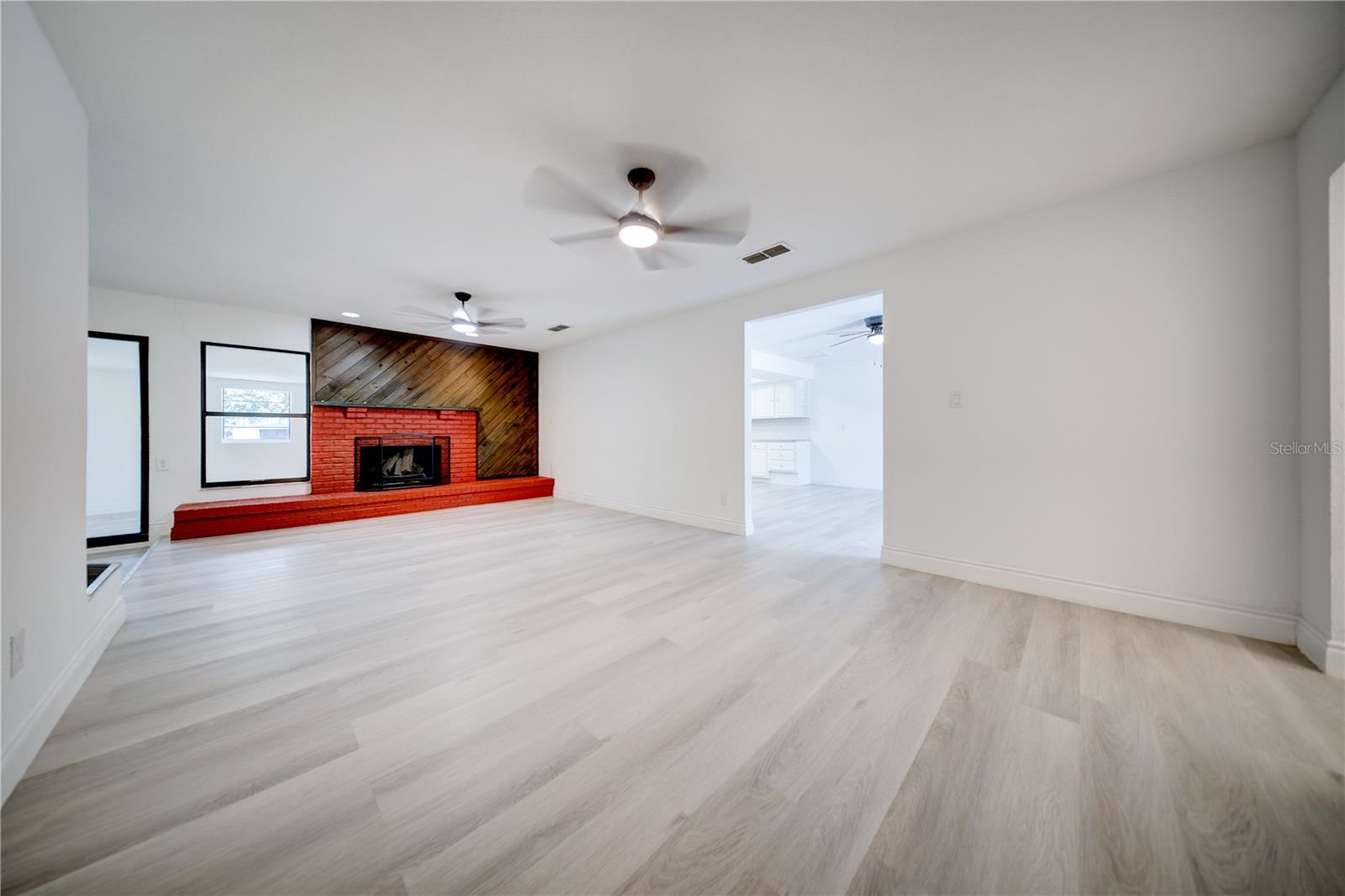 Image 6 of 38 For 2525 Poinsetta Avenue