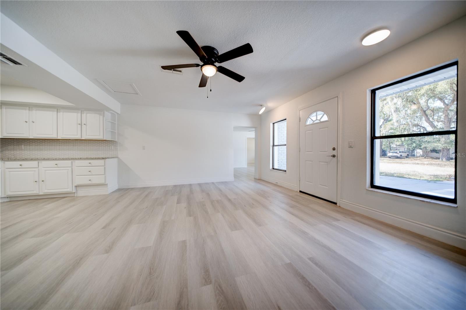 Image 8 of 38 For 2525 Poinsetta Avenue