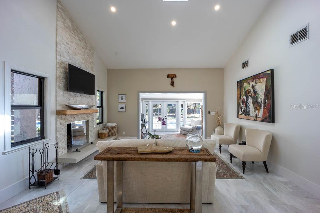 Image 16 of 48 For 735 Oakdale Street