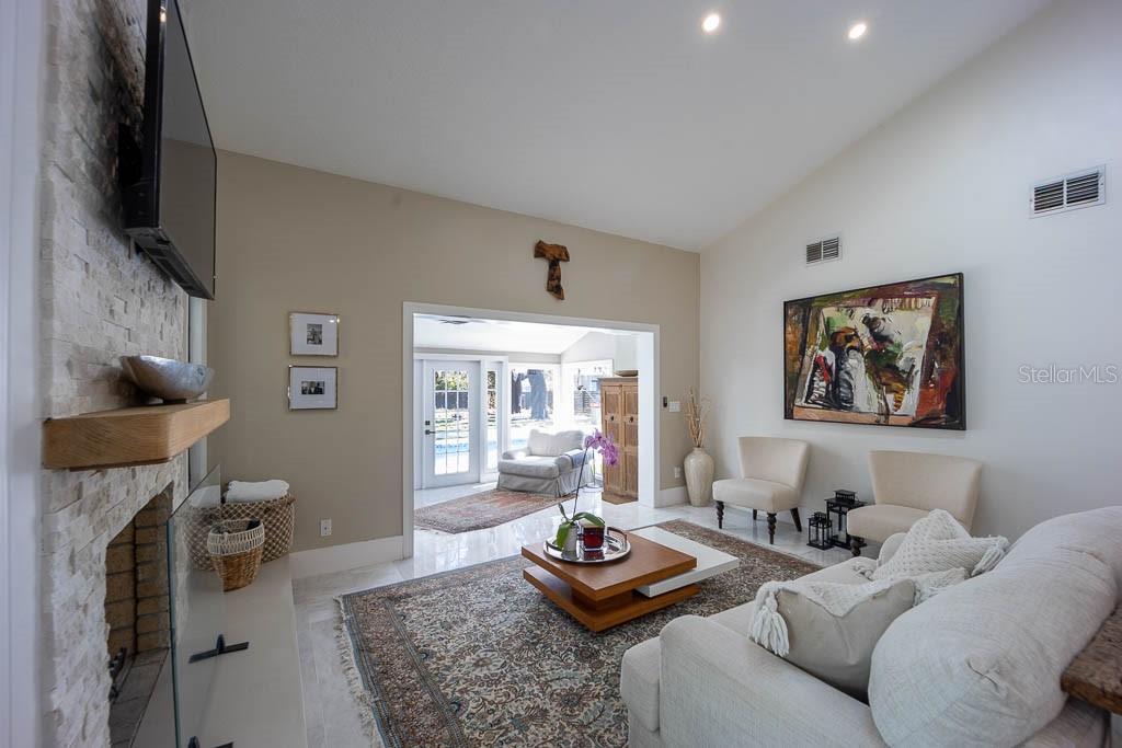 Image 17 of 48 For 735 Oakdale Street