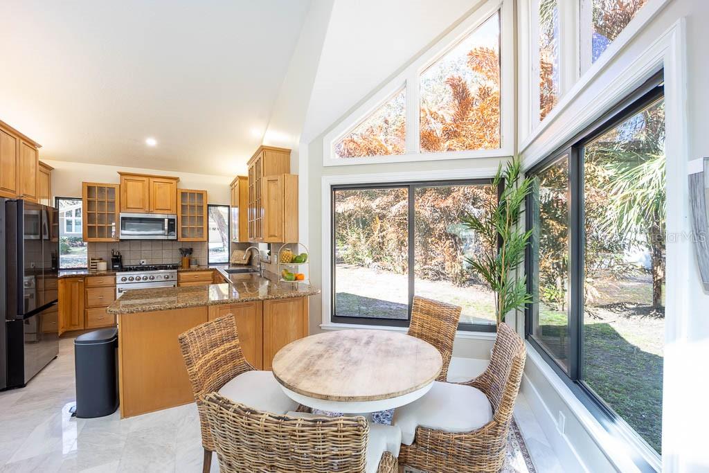 Image 21 of 48 For 735 Oakdale Street