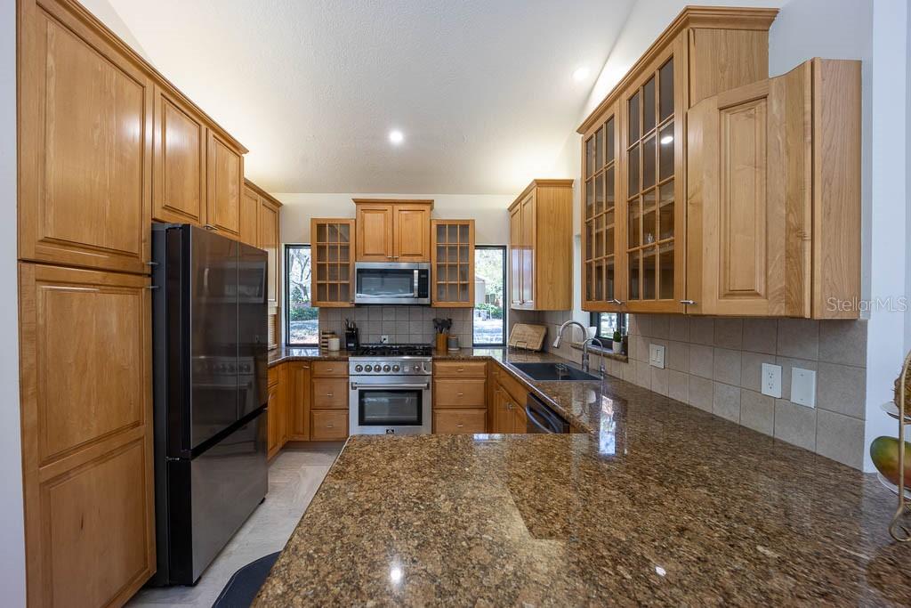 Image 22 of 48 For 735 Oakdale Street