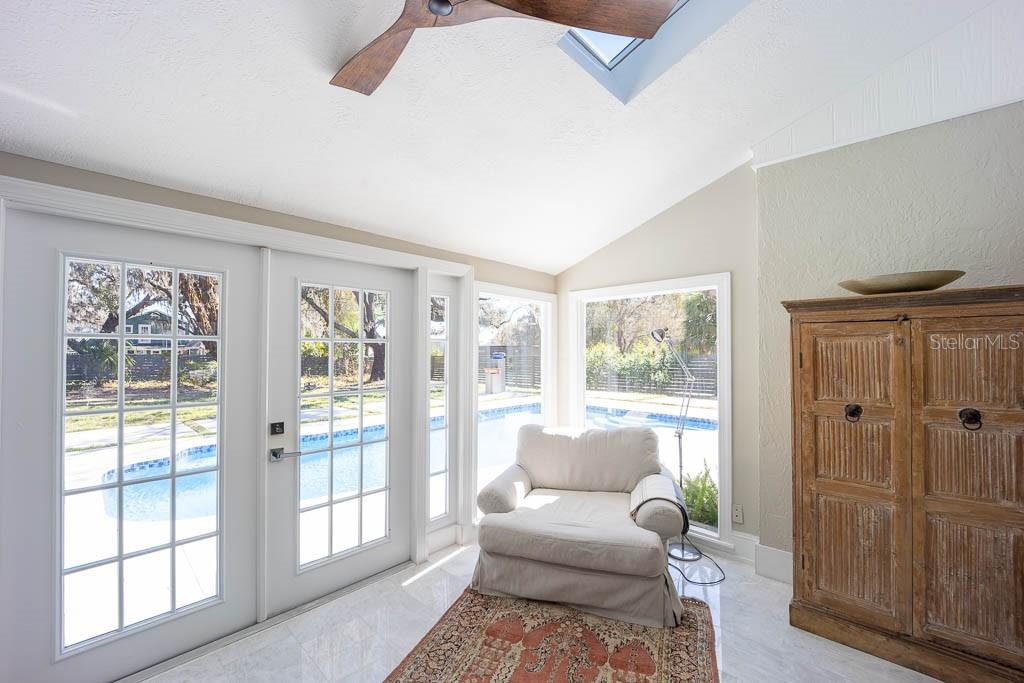 Image 24 of 48 For 735 Oakdale Street