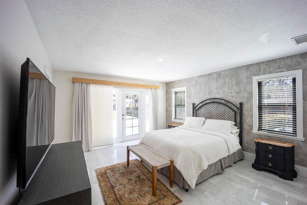 Image 27 of 48 For 735 Oakdale Street