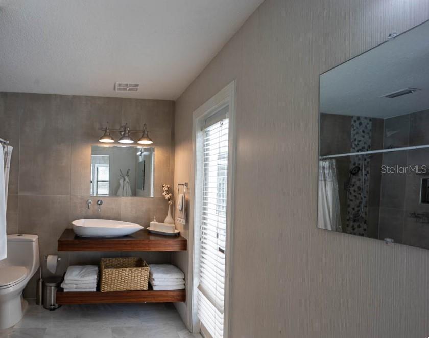 Image 28 of 48 For 735 Oakdale Street