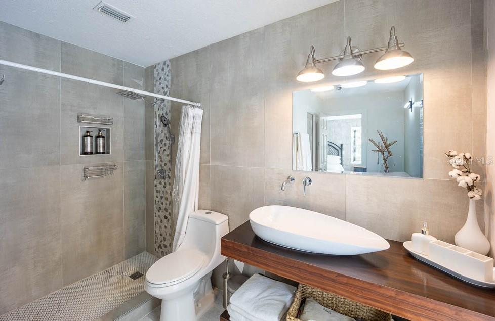 Image 29 of 48 For 735 Oakdale Street