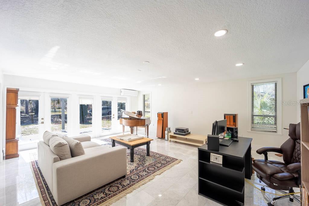 Image 30 of 48 For 735 Oakdale Street