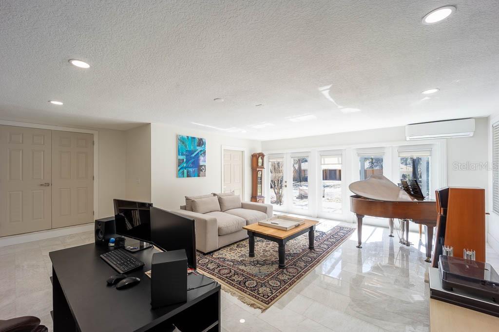 Image 31 of 48 For 735 Oakdale Street