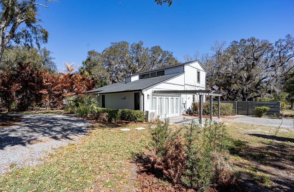 Image 4 of 48 For 735 Oakdale Street