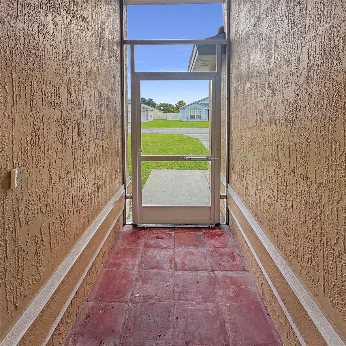 Image 3 of 37 For 44 Saint Kitts Circle