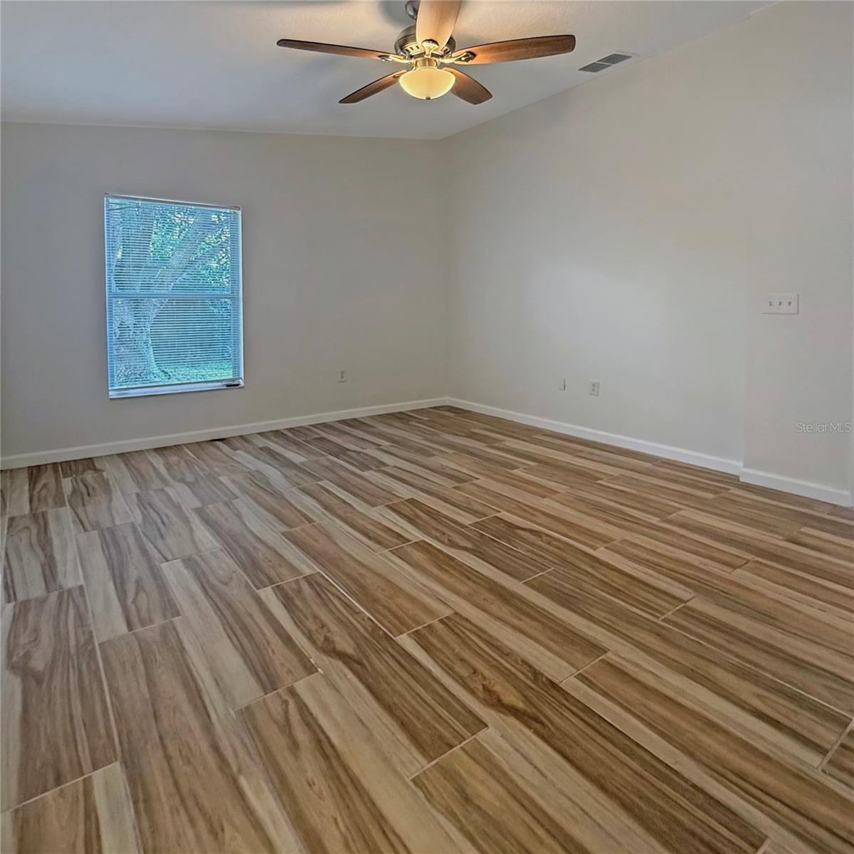 Image 7 of 37 For 44 Saint Kitts Circle