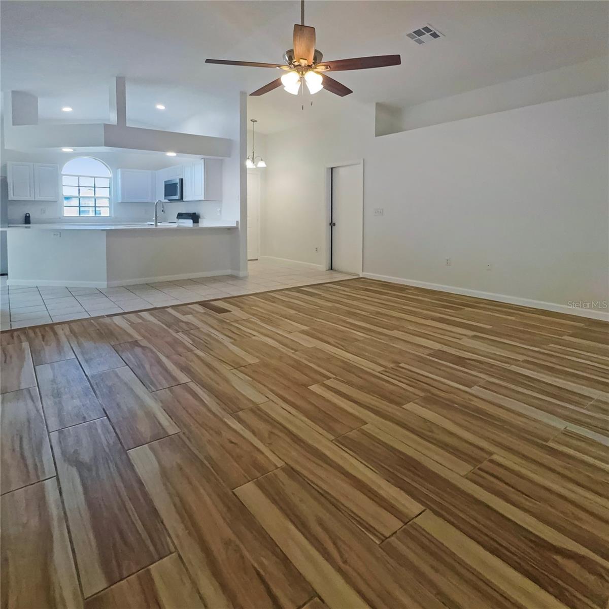 Image 9 of 37 For 44 Saint Kitts Circle