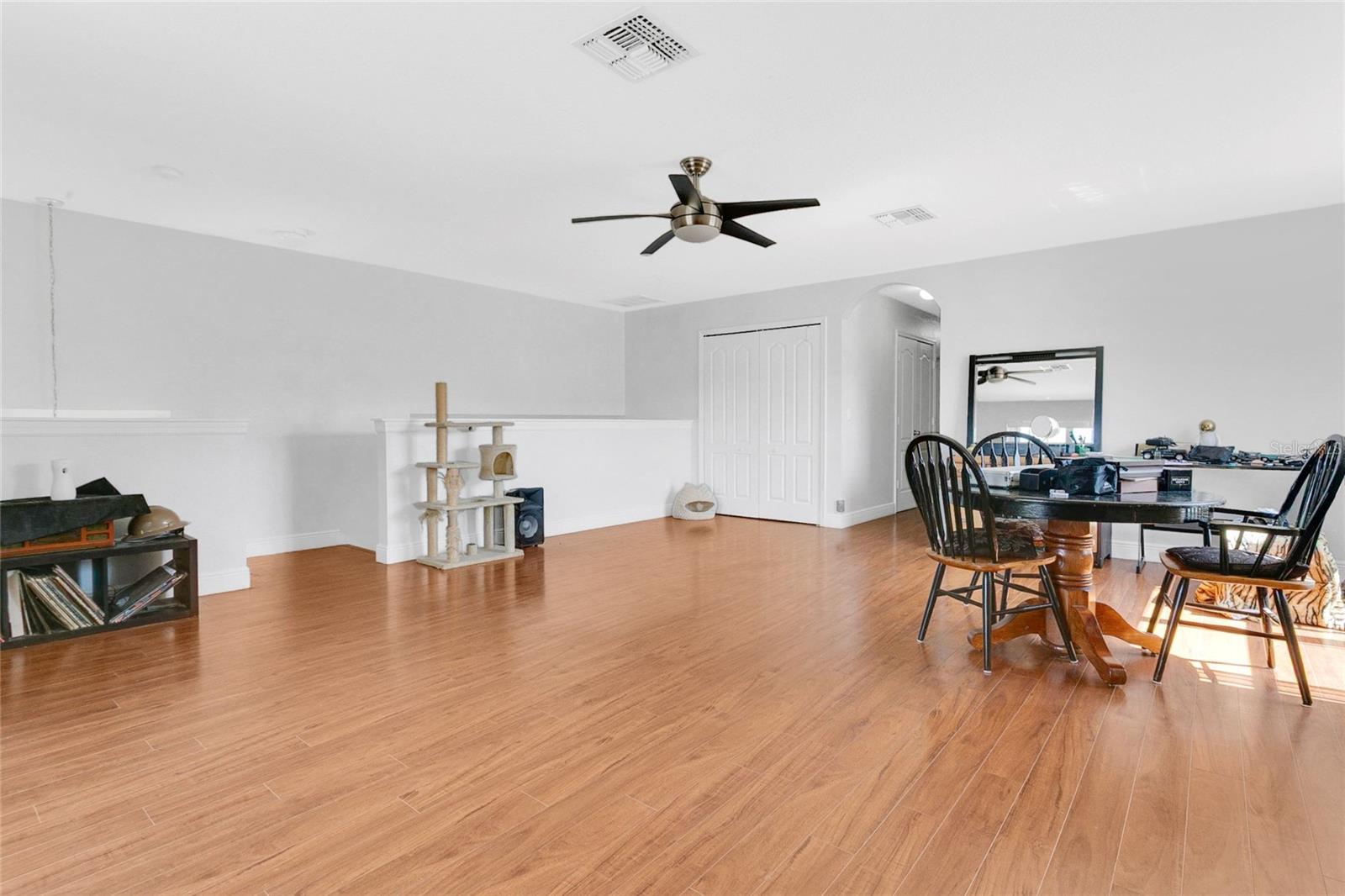 Image 14 of 36 For 403 Carey Way