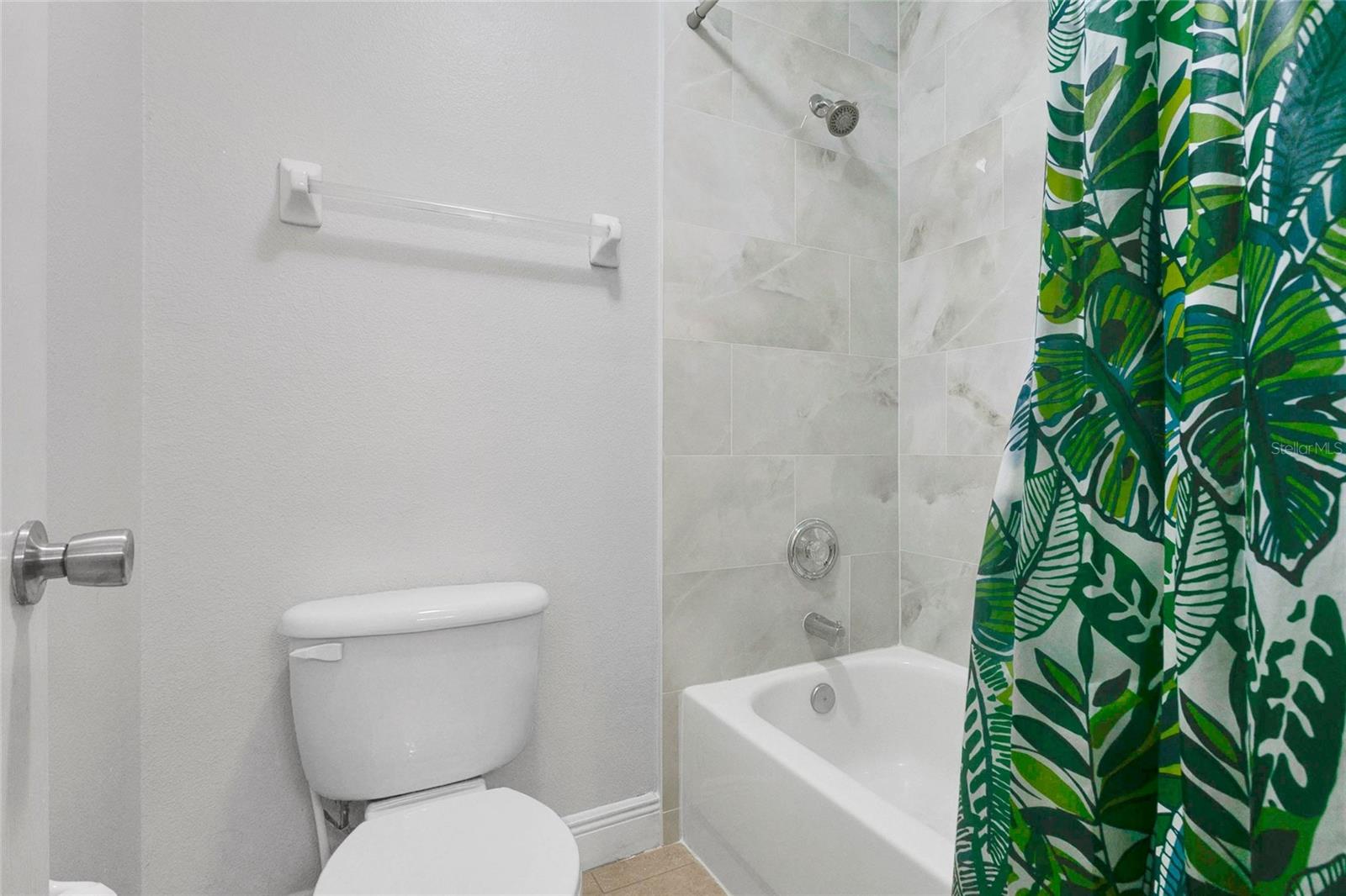 Image 18 of 36 For 403 Carey Way