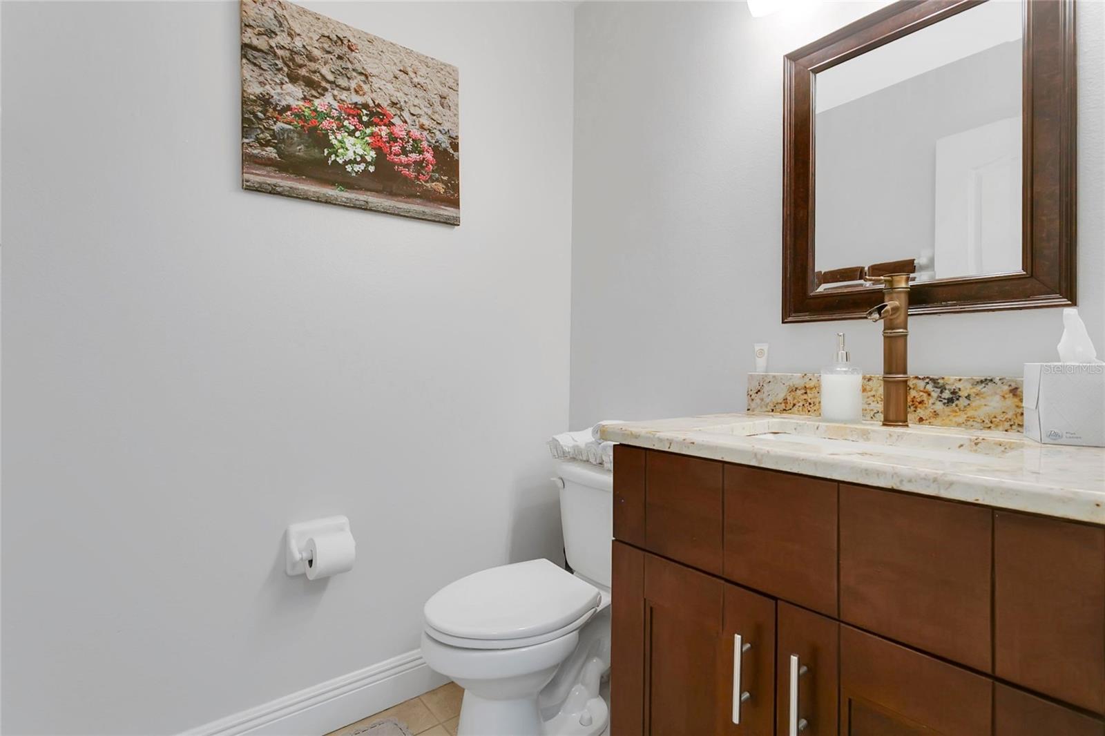 Image 21 of 36 For 403 Carey Way