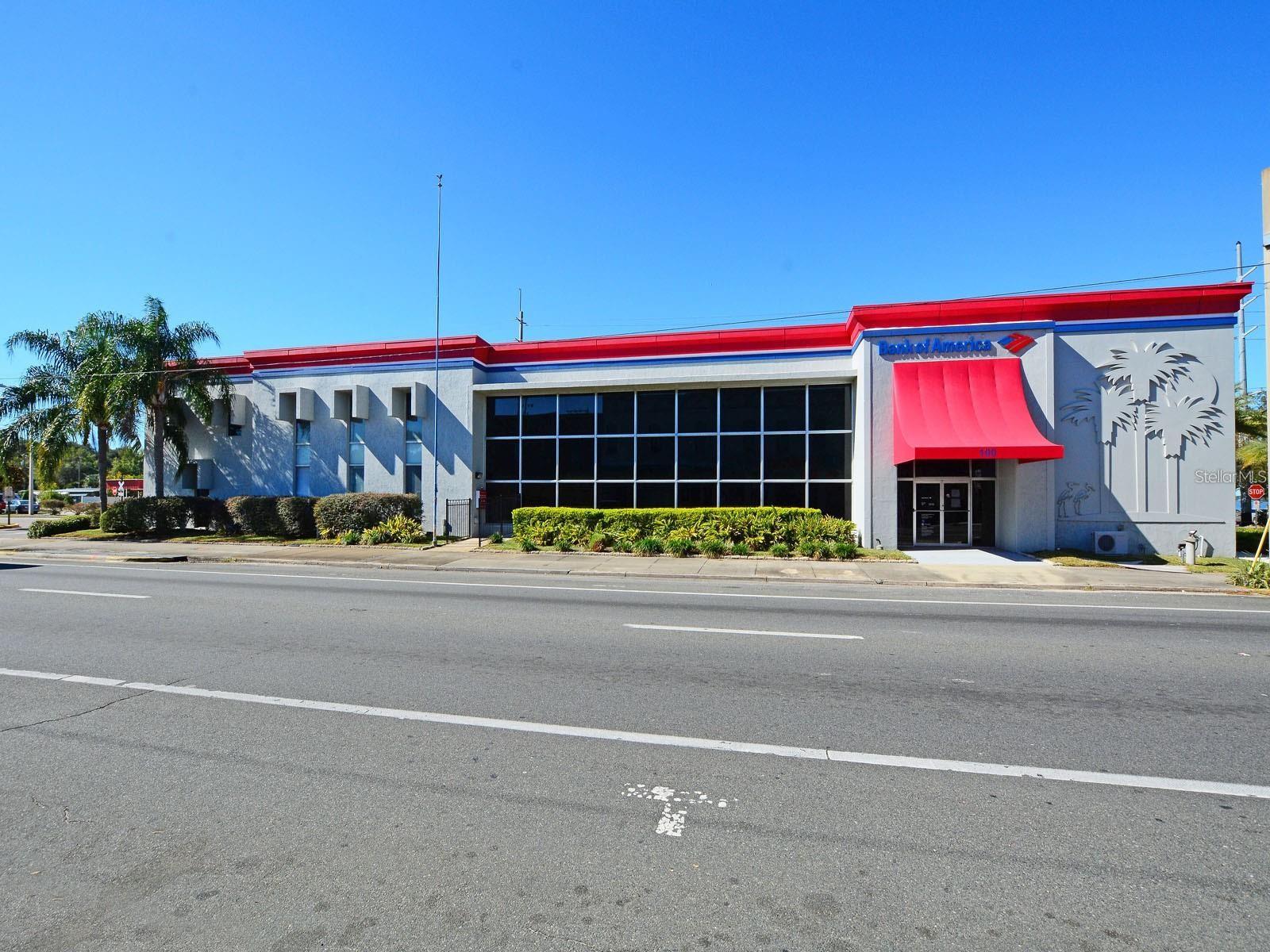 Image 3 of 6 For 100 Bay Street