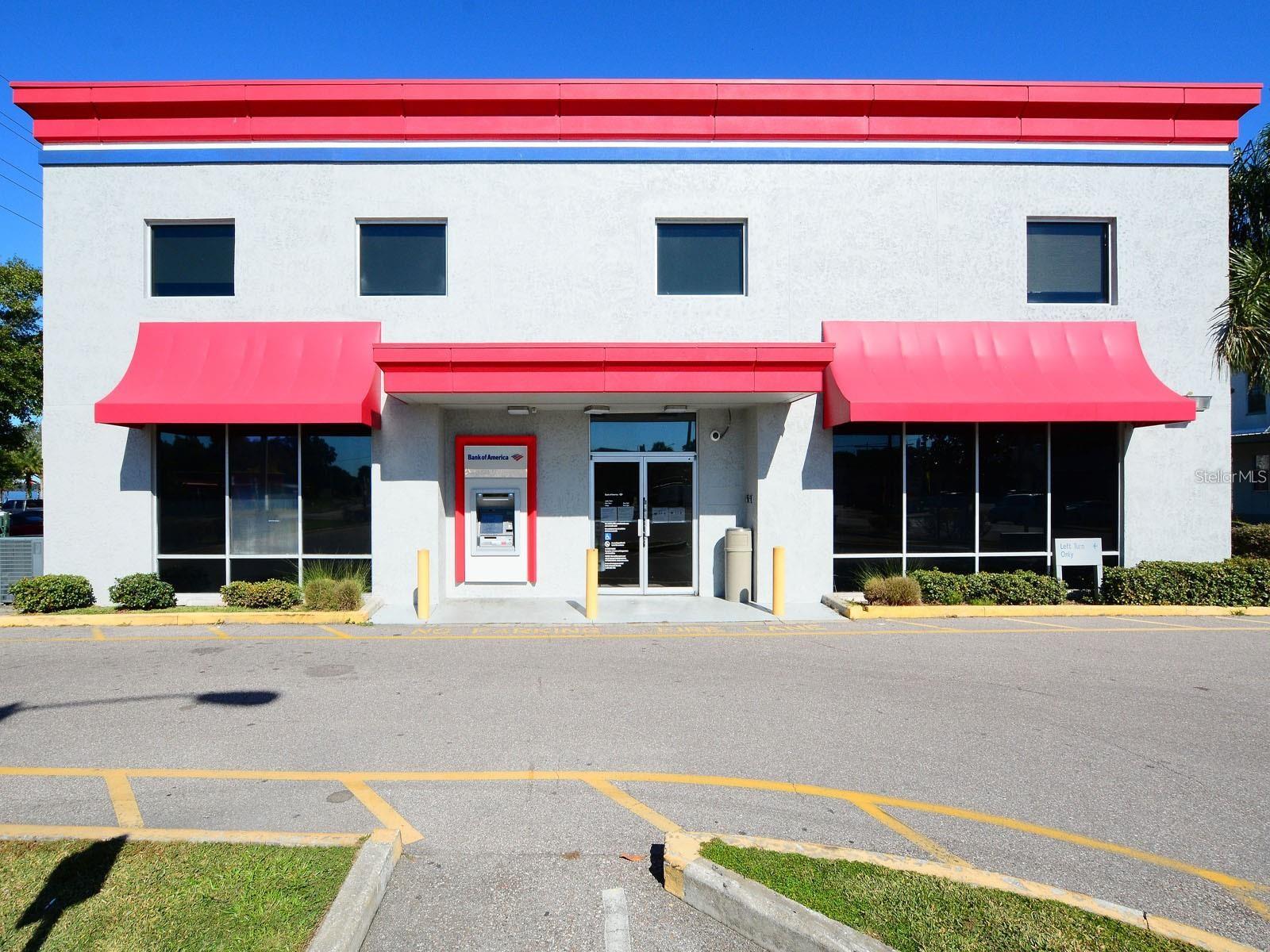 Image 4 of 6 For 100 Bay Street