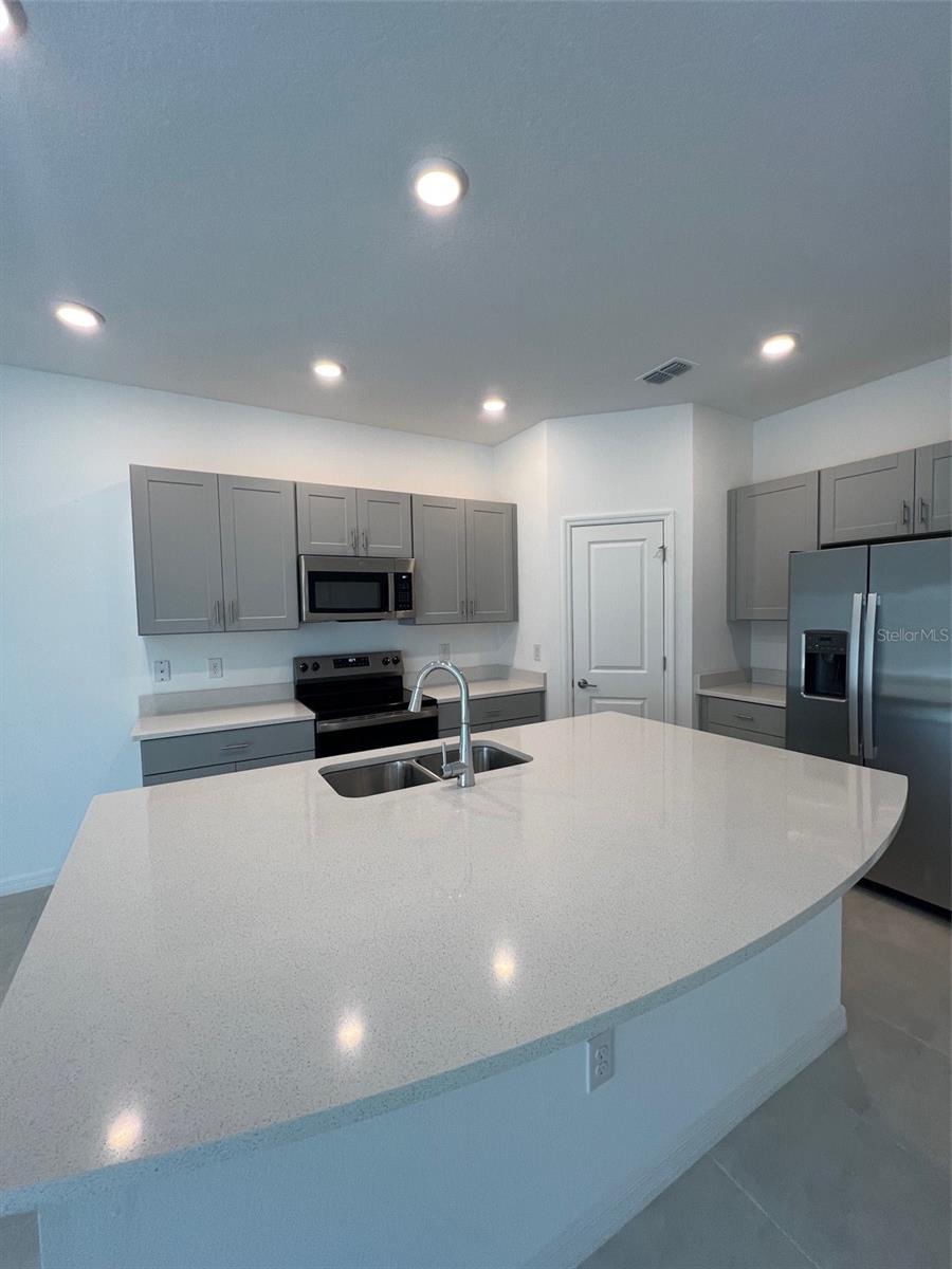 Image 2 of 14 For 2958 Canary Avenue