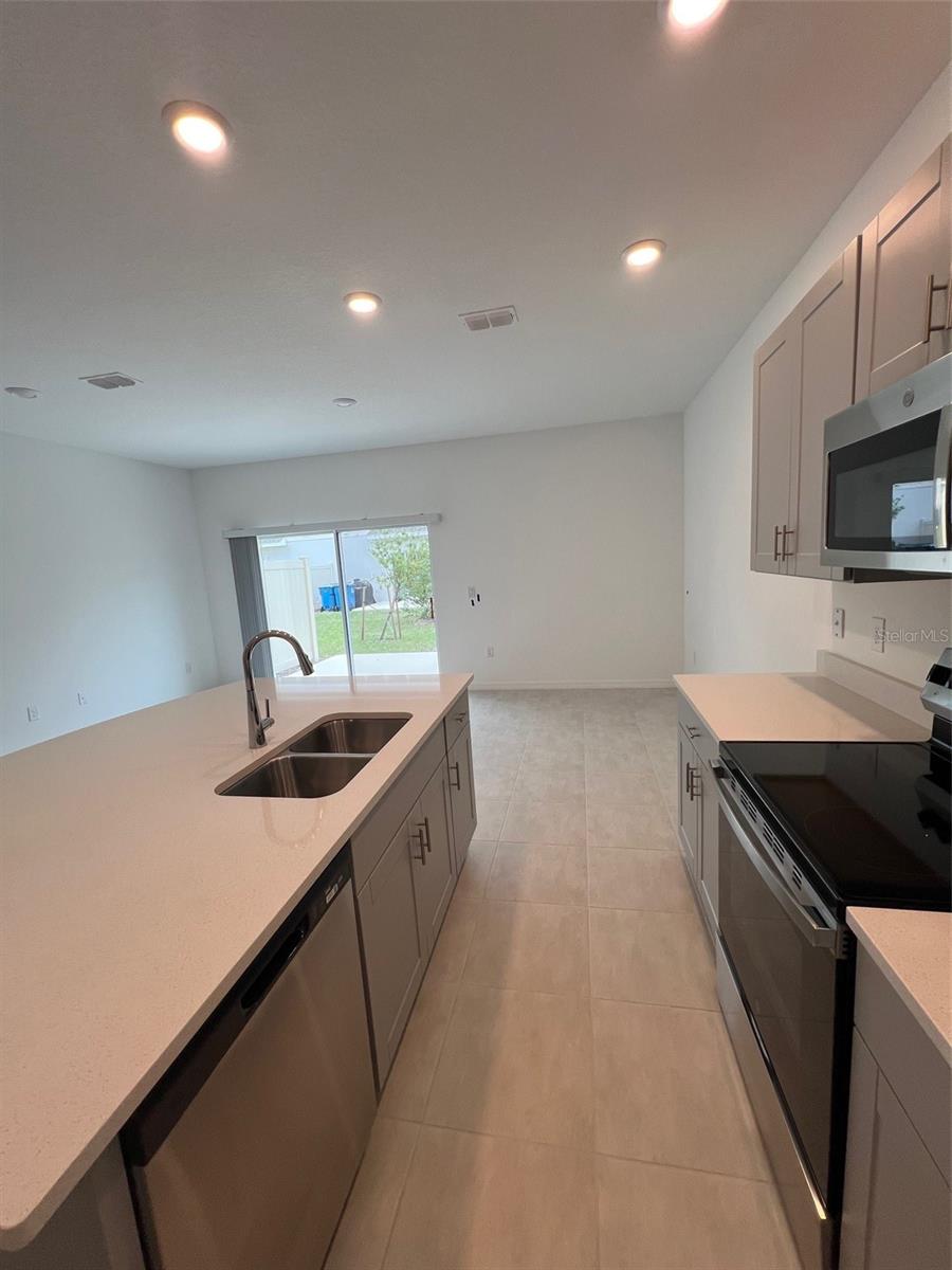 Image 4 of 14 For 2958 Canary Avenue