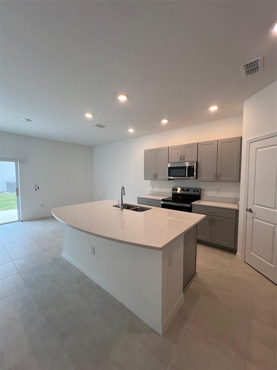 Image 5 of 14 For 2958 Canary Avenue