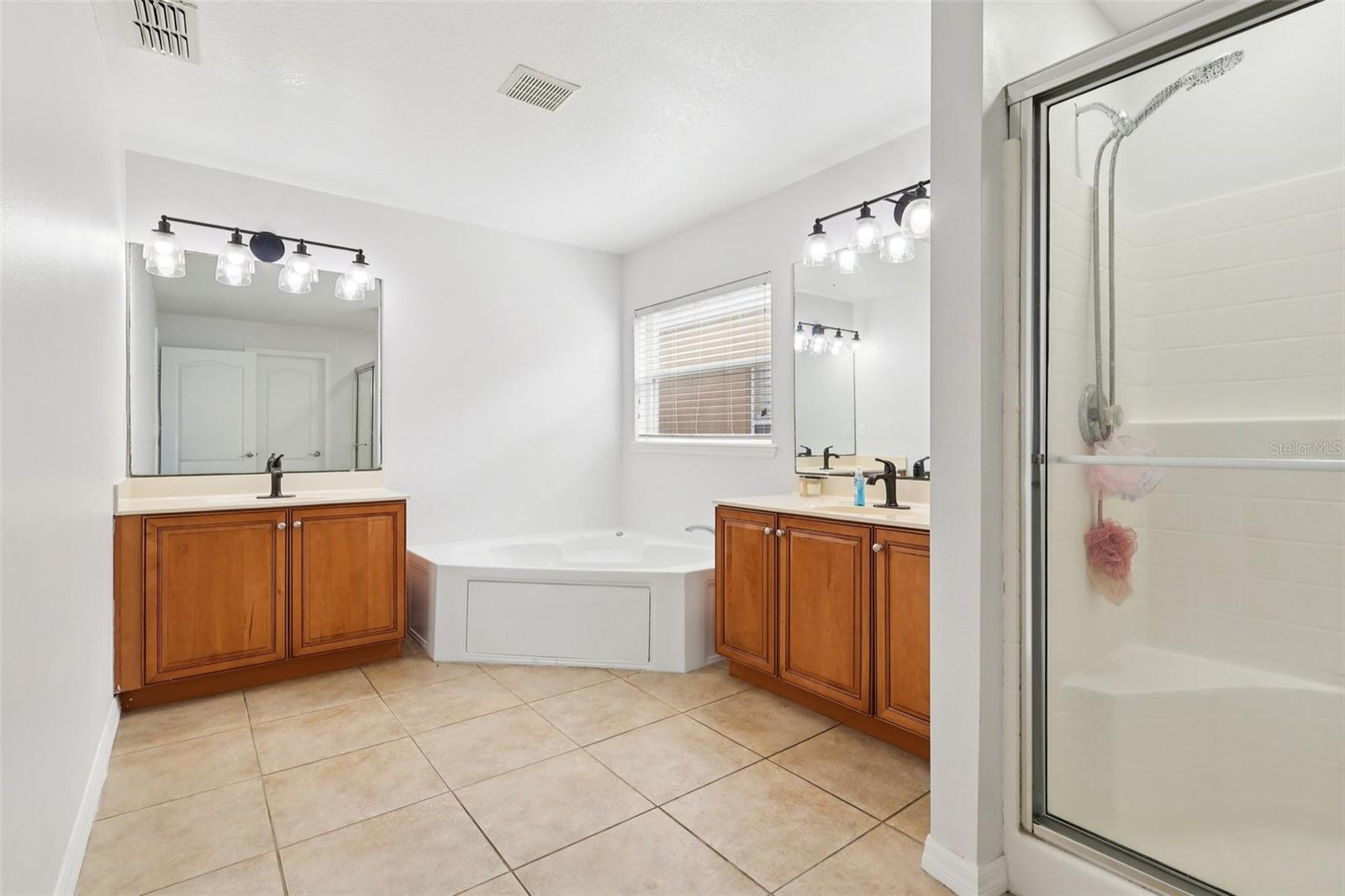 Image 20 of 71 For 2104 Congress Lane