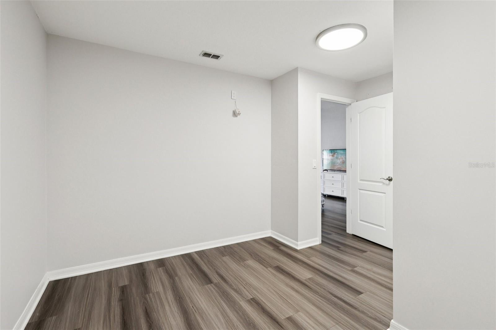 Image 23 of 71 For 2104 Congress Lane