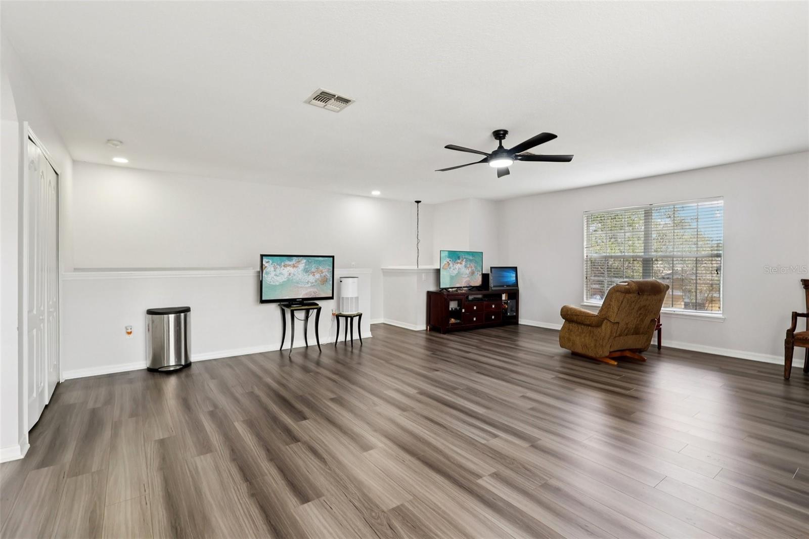 Image 27 of 71 For 2104 Congress Lane