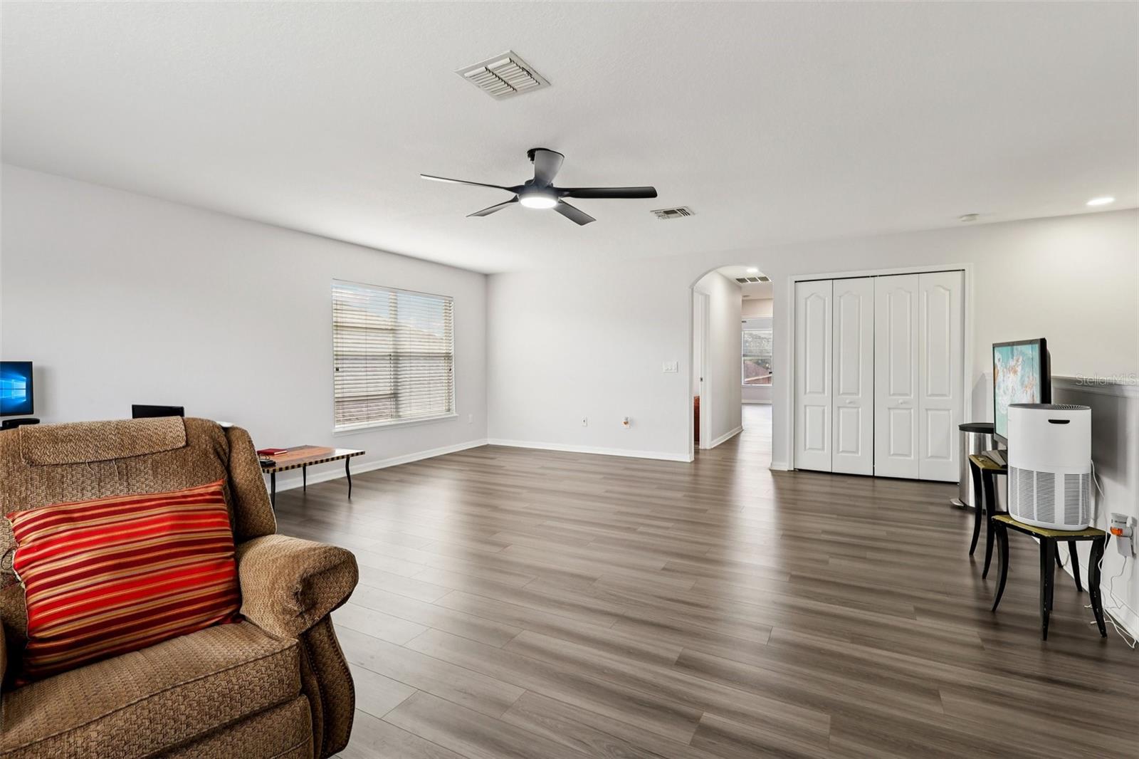 Image 28 of 71 For 2104 Congress Lane