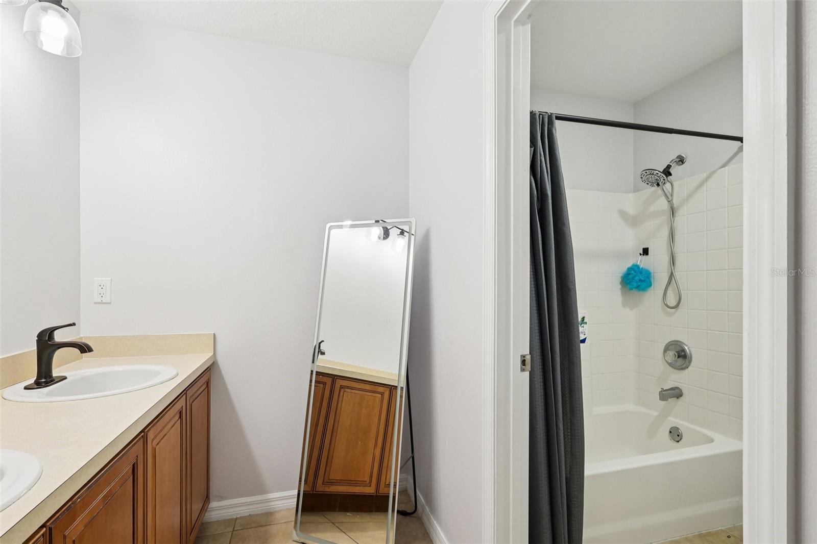 Image 36 of 71 For 2104 Congress Lane