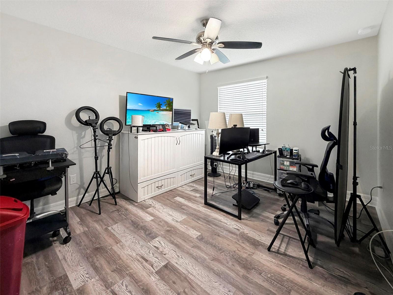 Image 18 of 41 For 2438 Chateau Loop