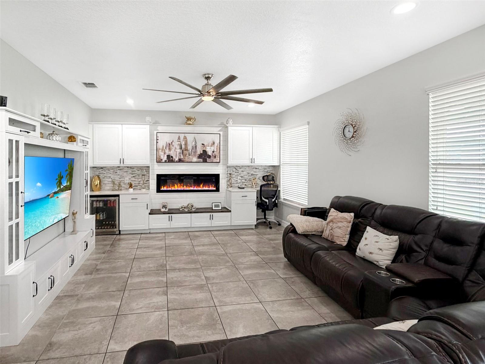 Image 8 of 41 For 2438 Chateau Loop