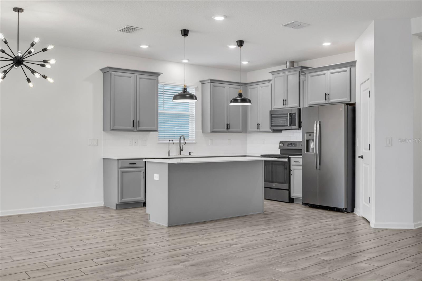 Image 10 of 37 For 1711 Chatsworth Circle