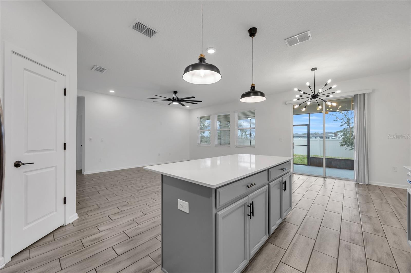 Image 12 of 37 For 1711 Chatsworth Circle