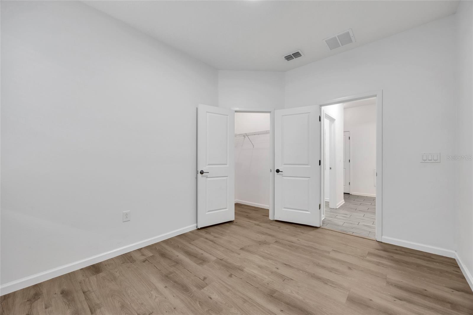 Image 23 of 37 For 1711 Chatsworth Circle