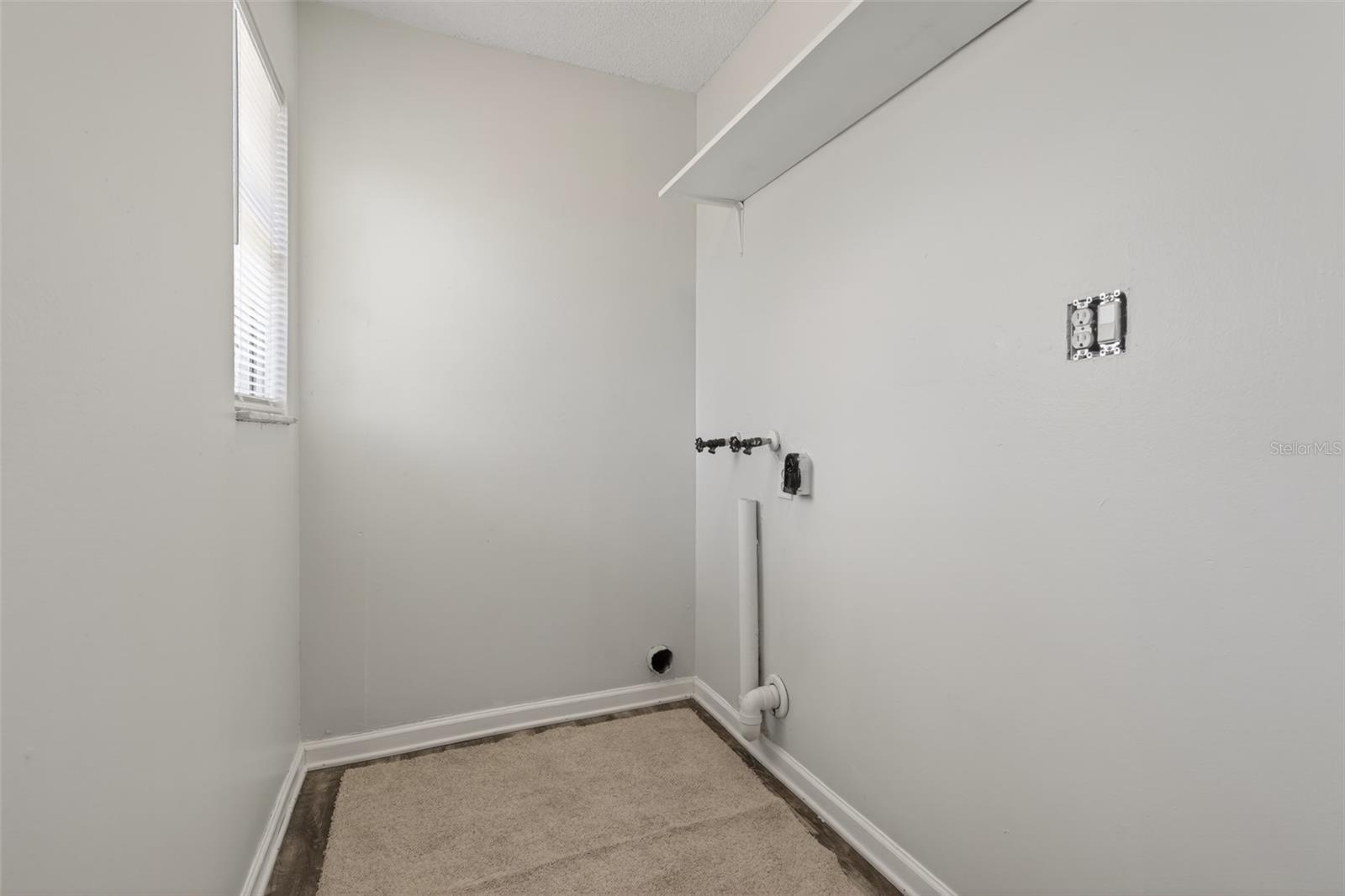 Image 12 of 21 For 5032 Downing Street 10