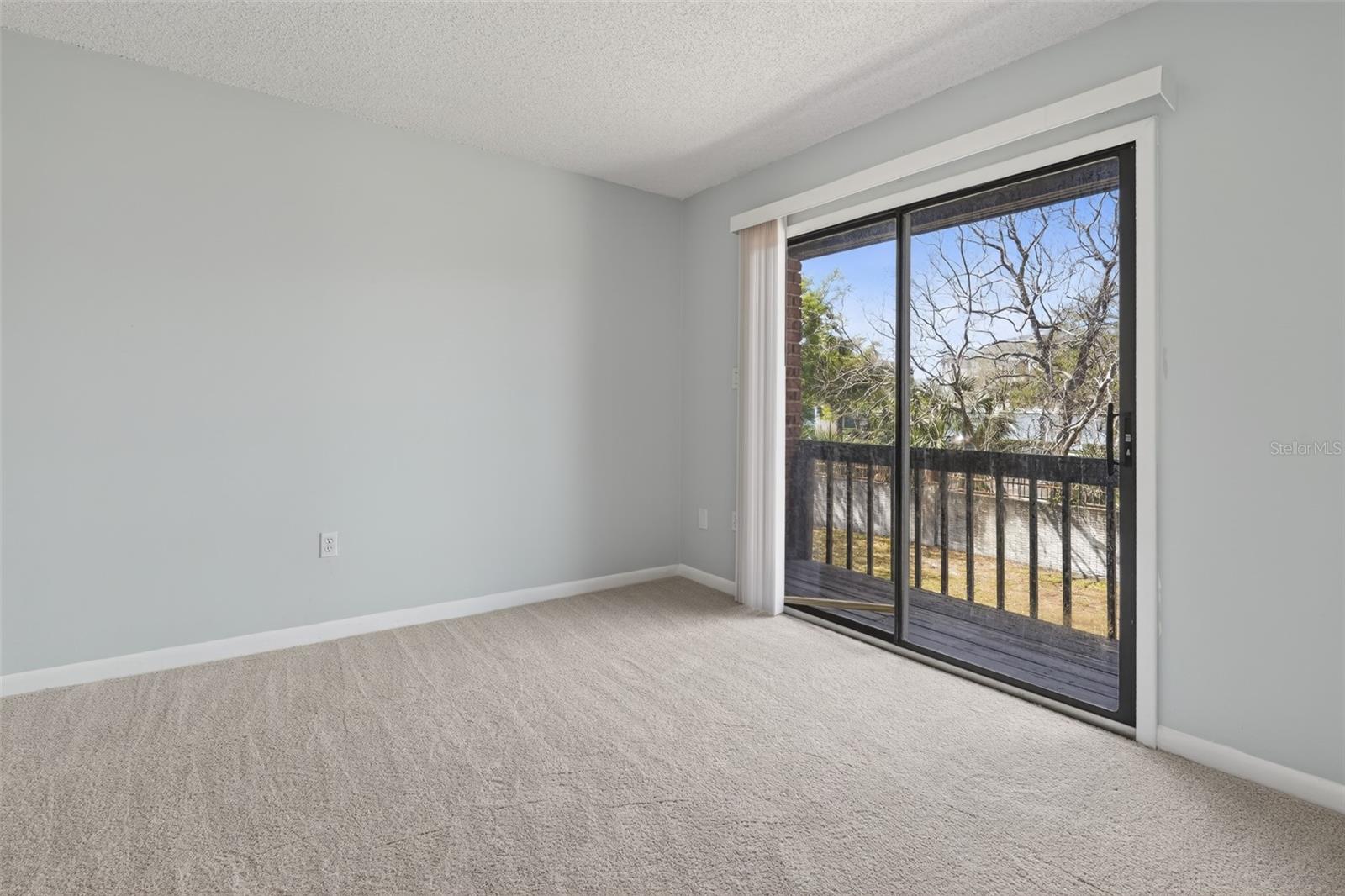 Image 13 of 21 For 5032 Downing Street 10