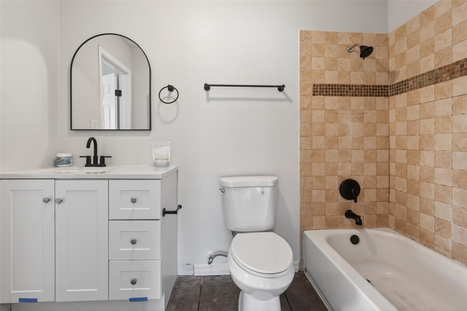 Image 15 of 21 For 5032 Downing Street 10