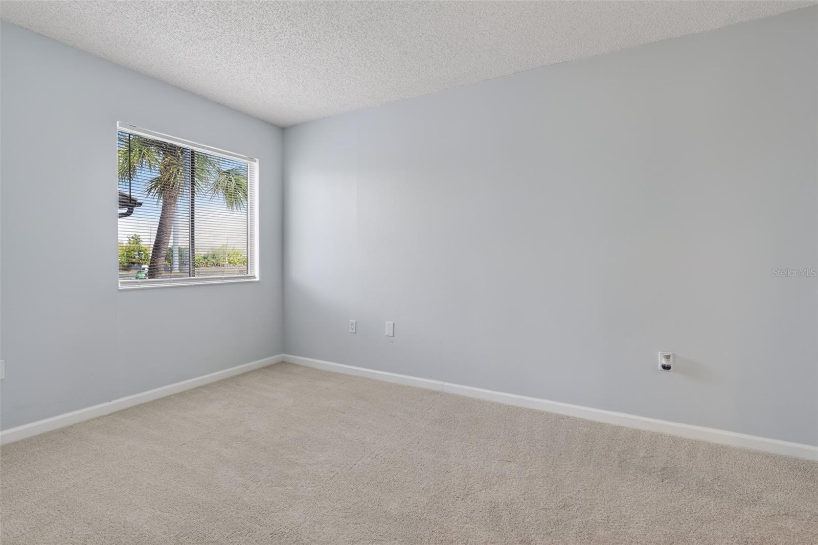 Image 17 of 21 For 5032 Downing Street 10