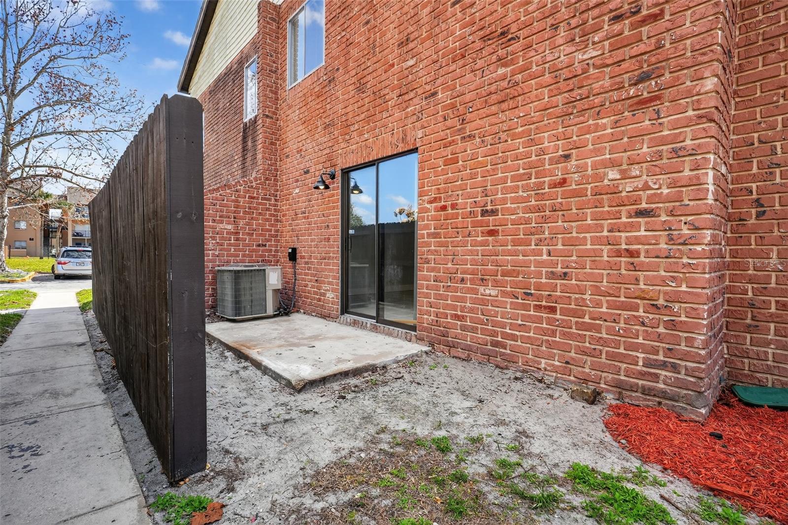 Image 4 of 21 For 5032 Downing Street 10