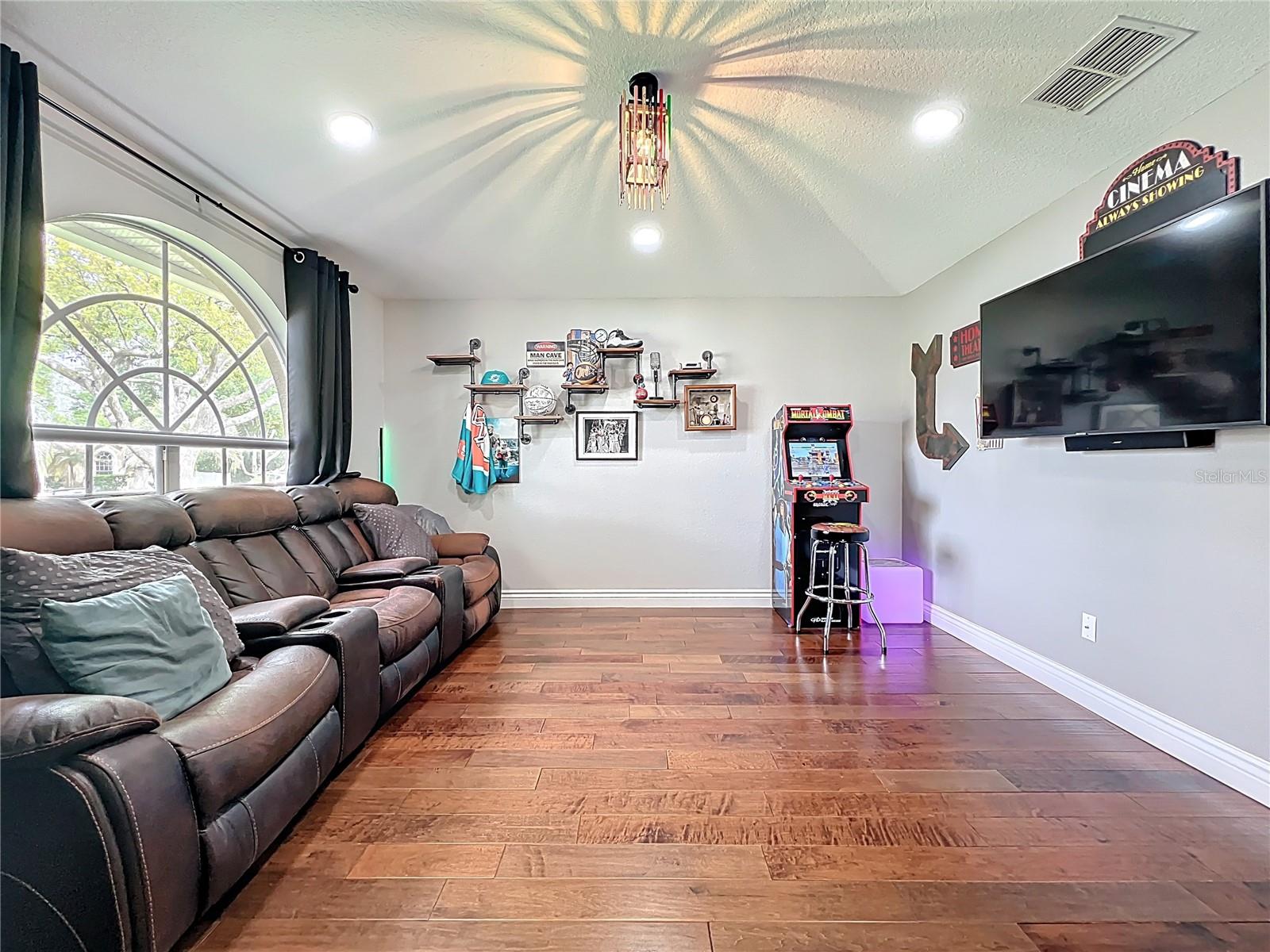 Image 10 of 77 For 723 Sunburst Cove Lane