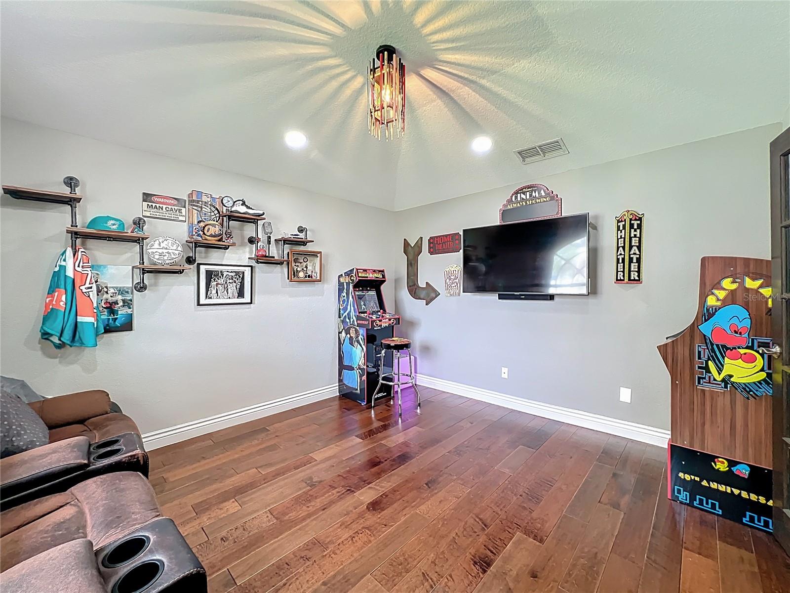 Image 11 of 77 For 723 Sunburst Cove Lane