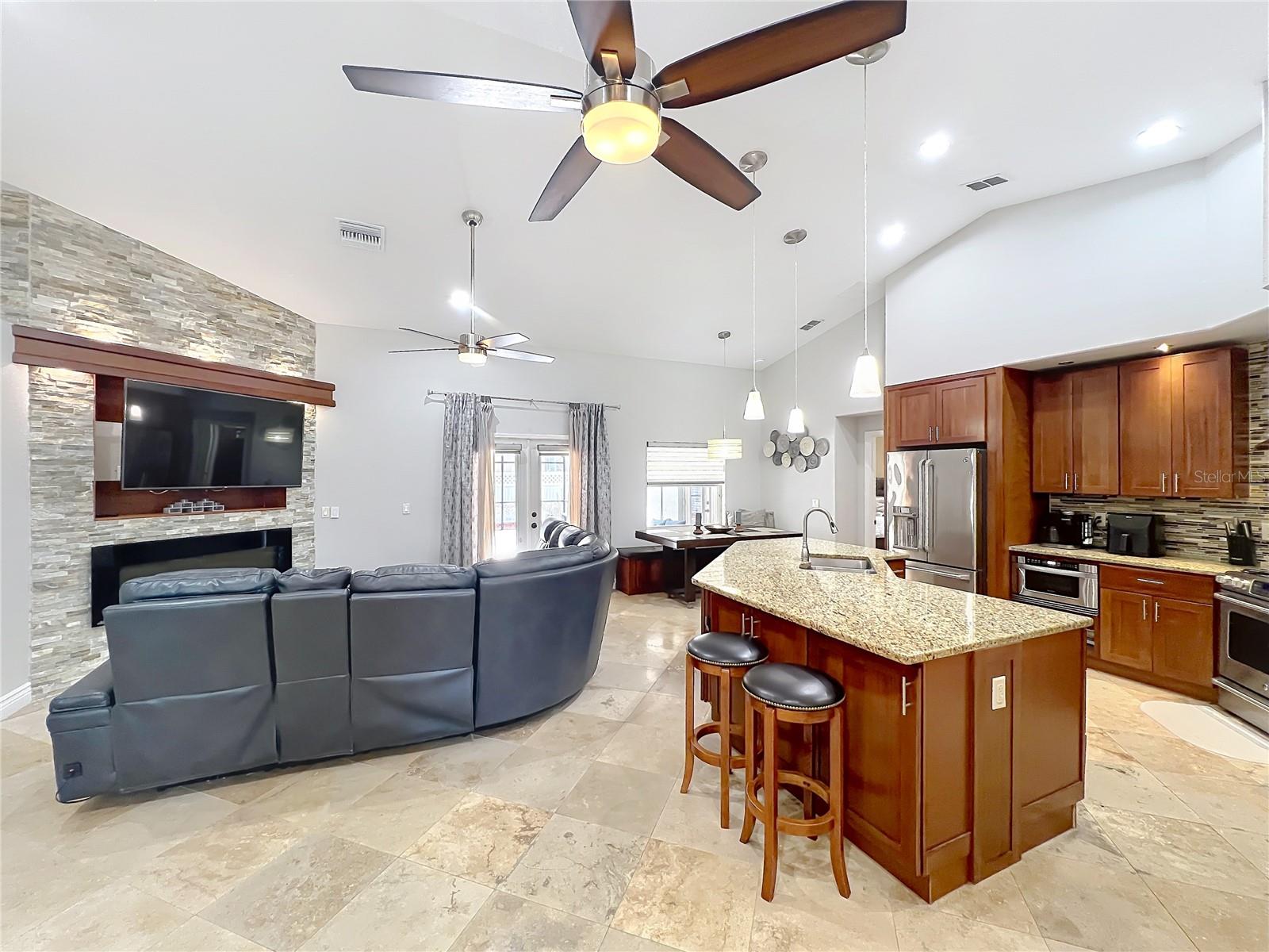 Image 14 of 77 For 723 Sunburst Cove Lane