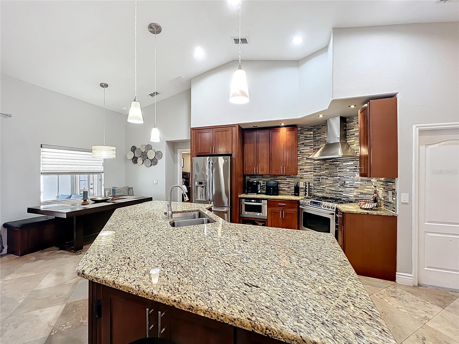 Image 15 of 77 For 723 Sunburst Cove Lane