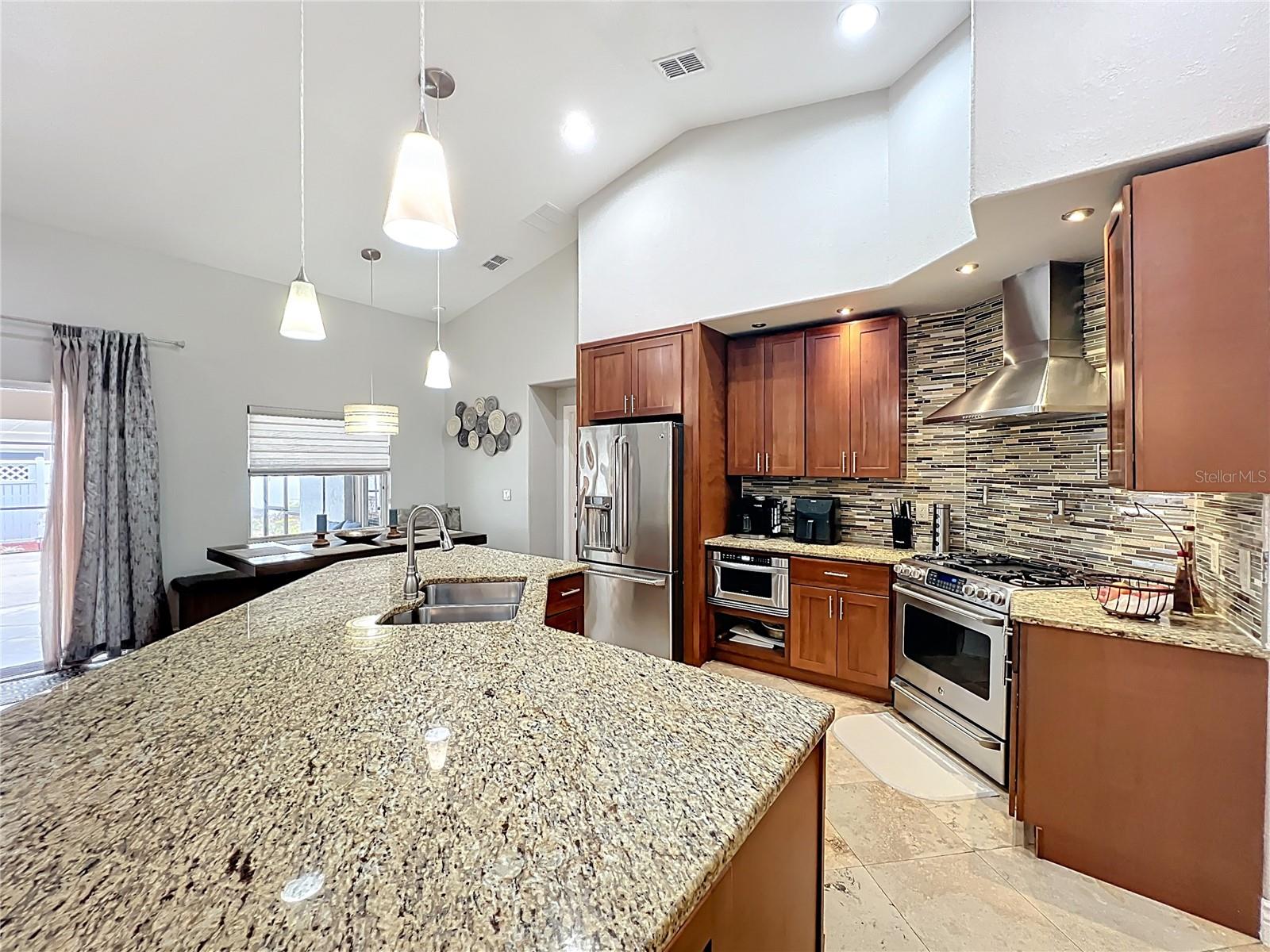 Image 16 of 77 For 723 Sunburst Cove Lane