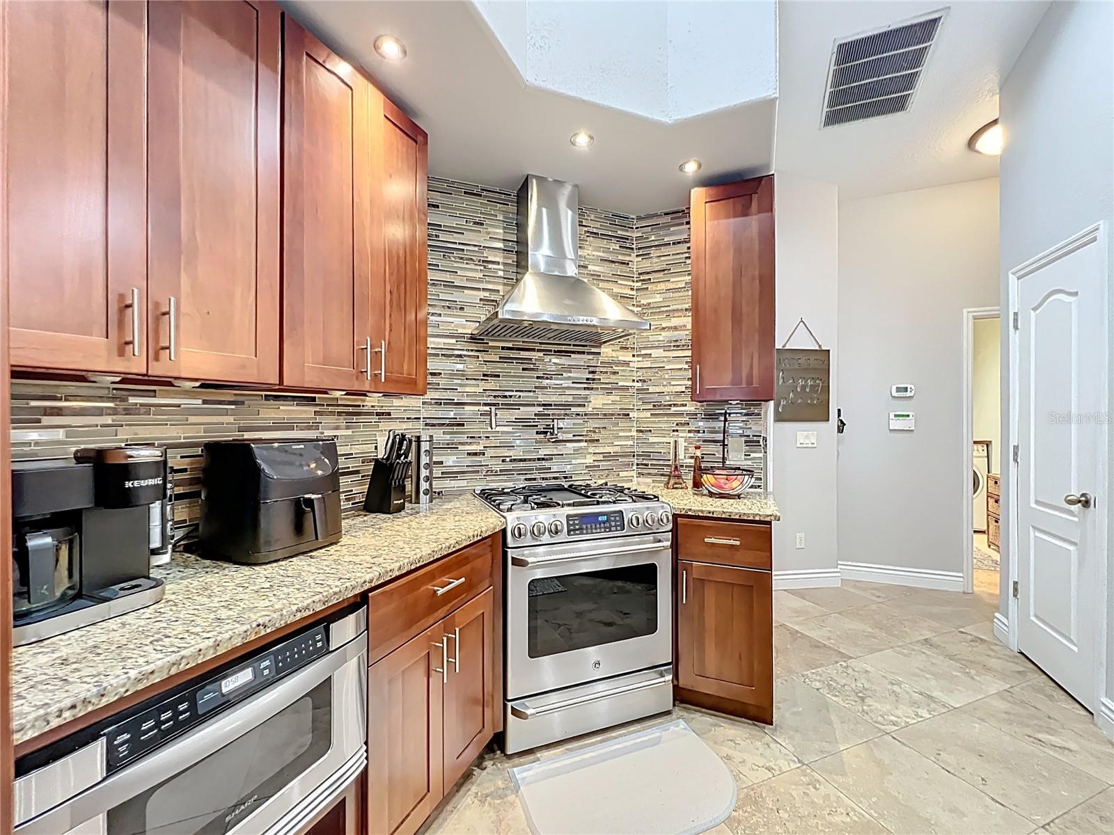 Image 18 of 77 For 723 Sunburst Cove Lane