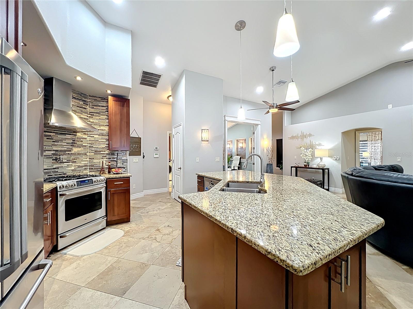 Image 19 of 77 For 723 Sunburst Cove Lane