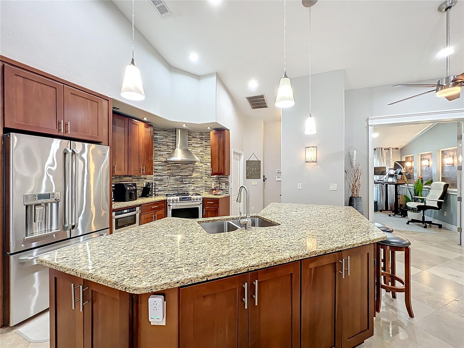 Image 20 of 77 For 723 Sunburst Cove Lane