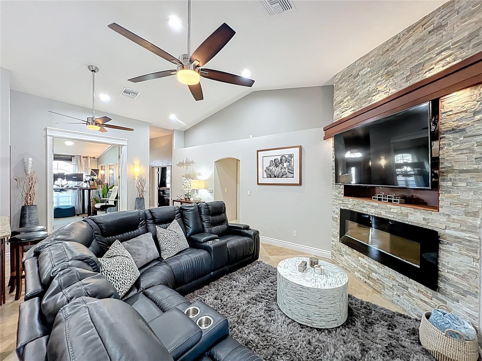 Image 24 of 77 For 723 Sunburst Cove Lane