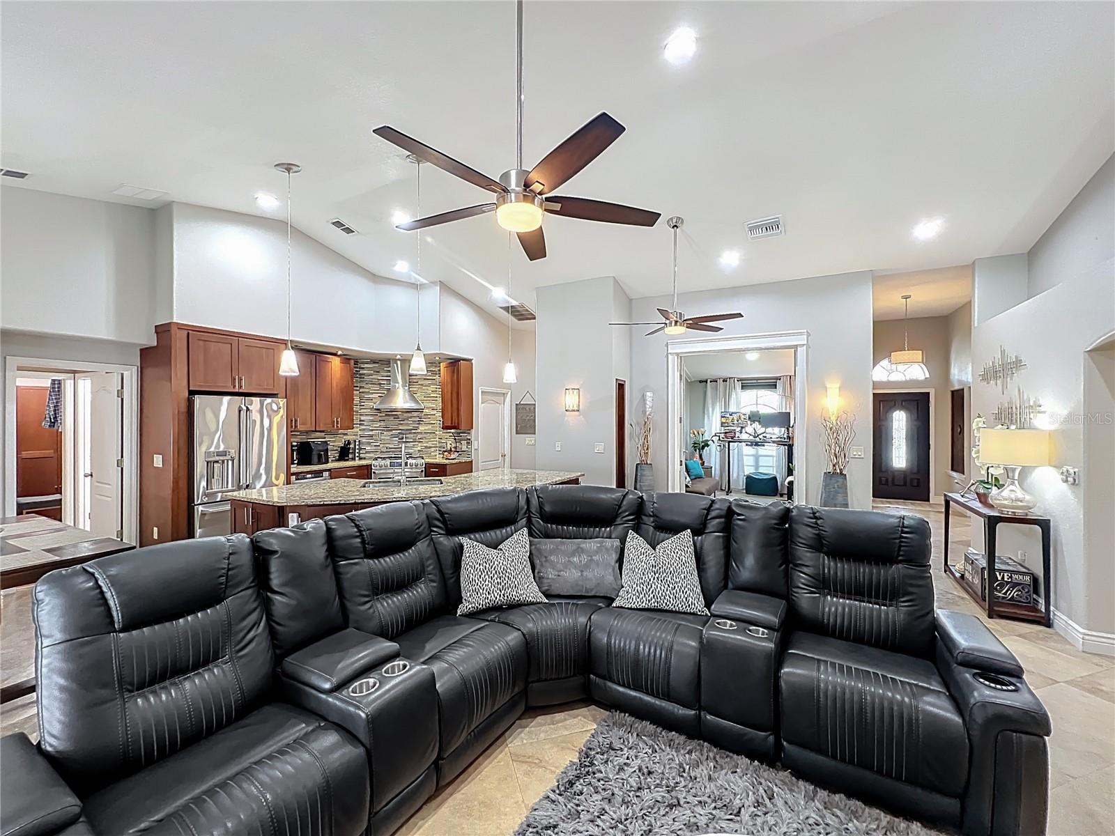 Image 25 of 77 For 723 Sunburst Cove Lane